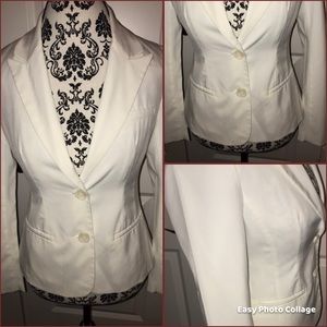 NWOT Nikki D gorgeous white lined blazer size small
